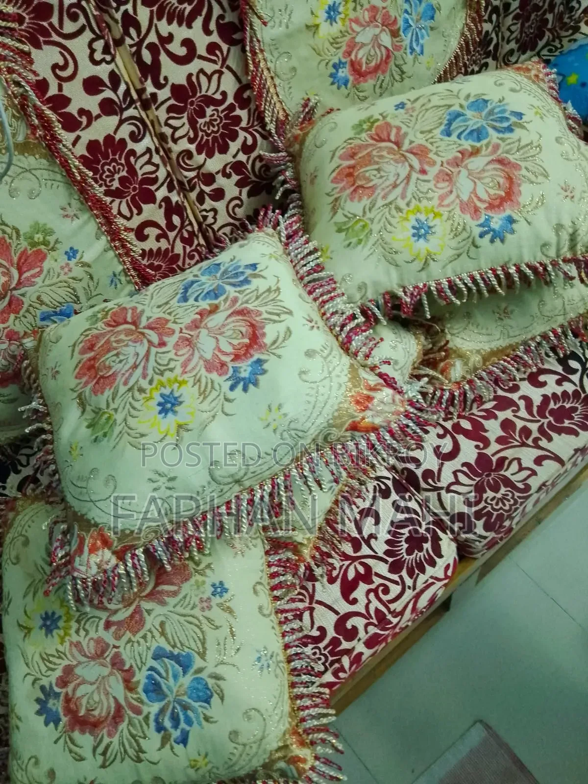Sofa set for sale.