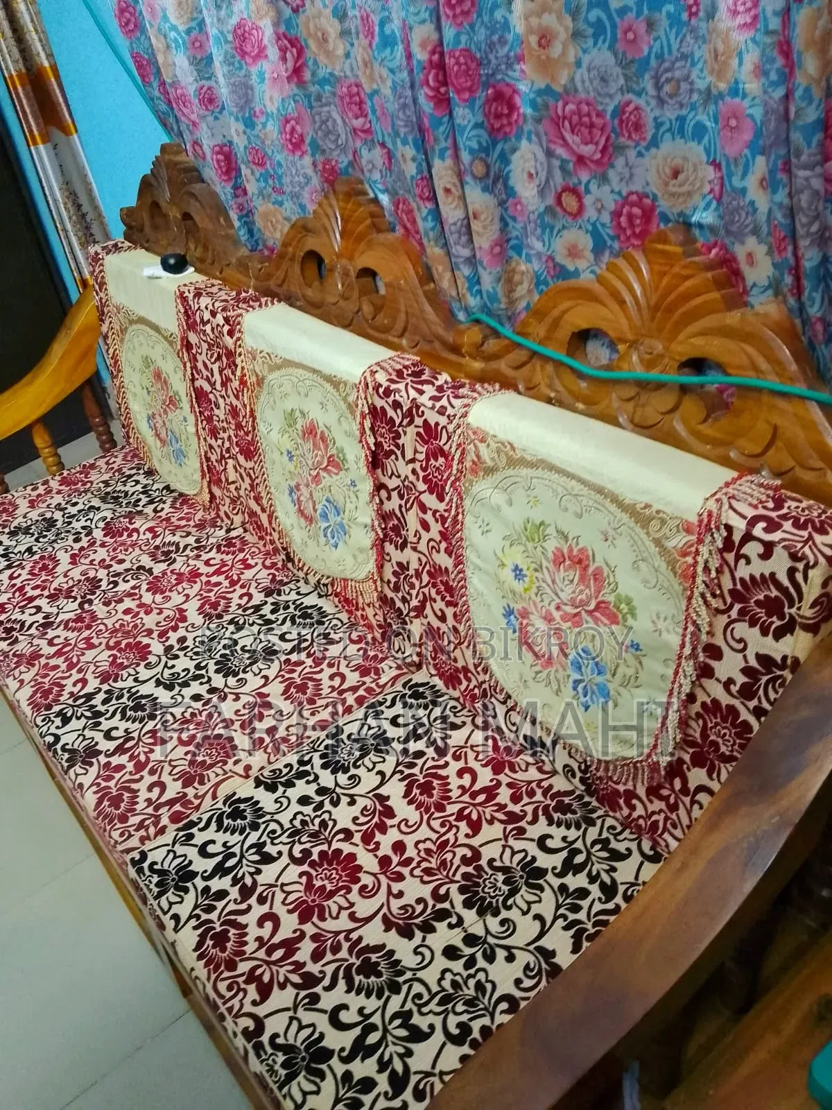 Sofa set for sale.