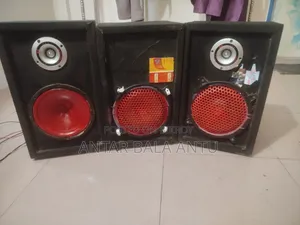 একটি একটি সাউন্ড সিস্টেম বক্স