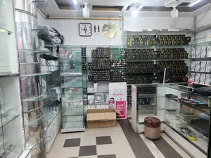 Shop for sale on the main road of Farmgate at Sezan Point Market ground floor