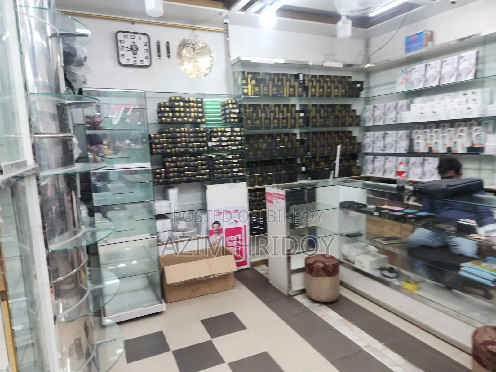Shop for sale on the main road of Farmgate at Sezan Point Market ground floor