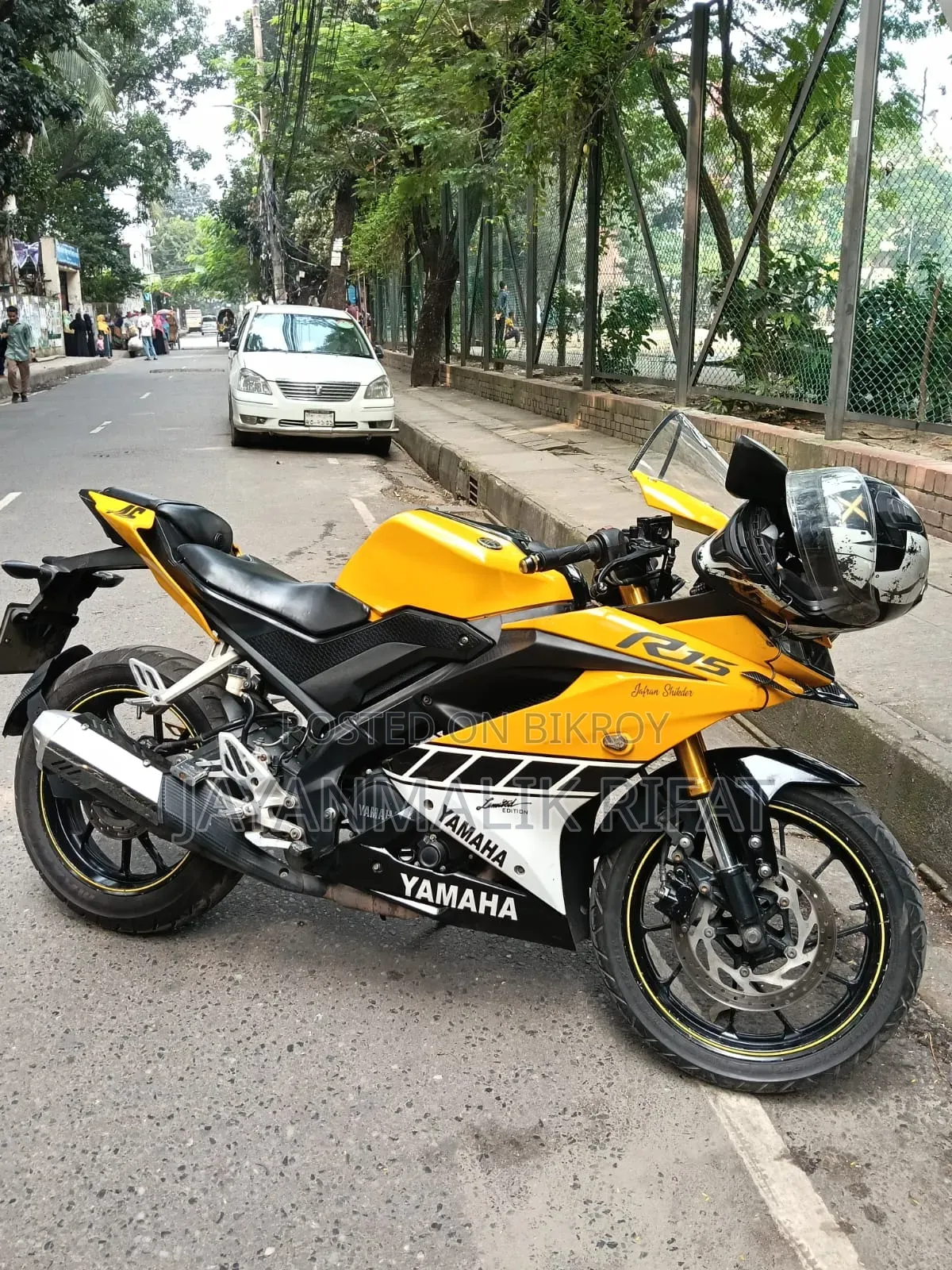 ইয়ামাহা আর১৫ ভি৩ ২০২১ হলুদ