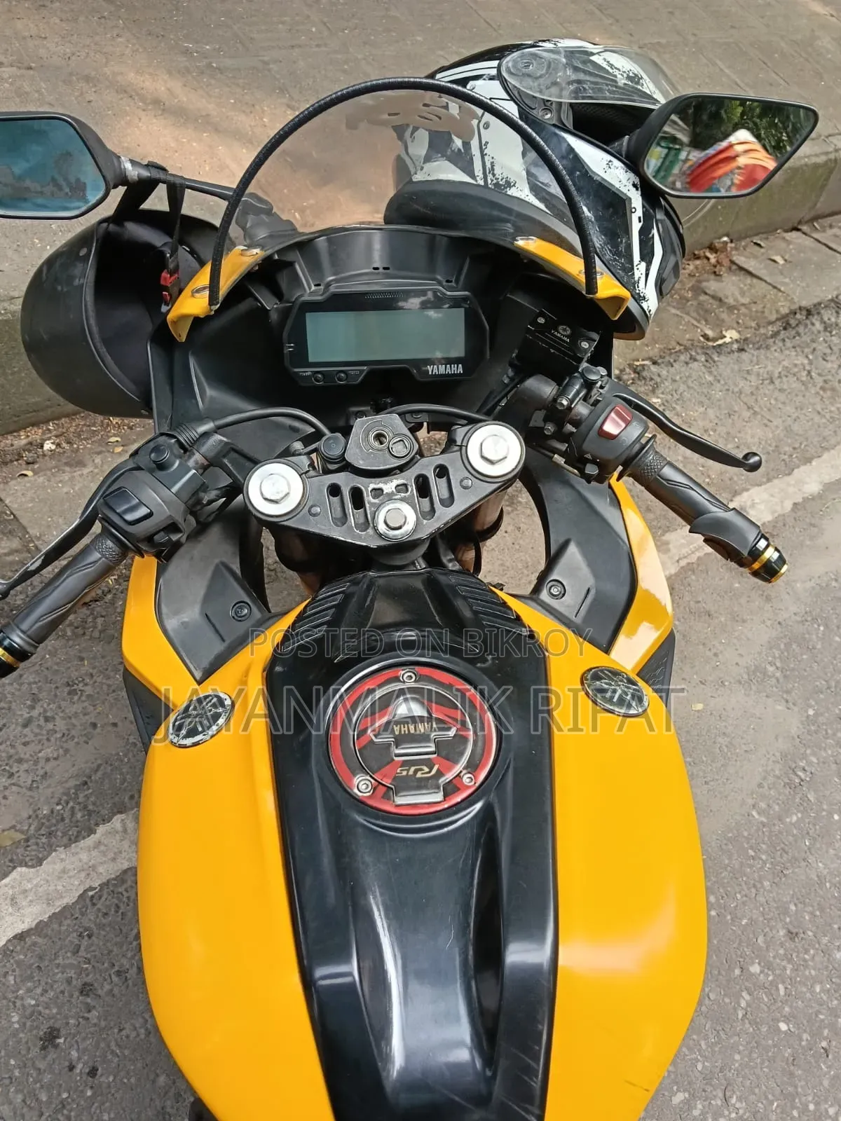ইয়ামাহা আর১৫ ভি৩ ২০২১ হলুদ