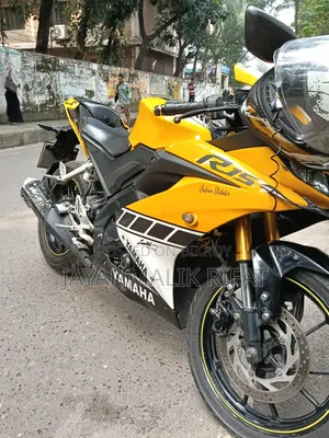 ইয়ামাহা আর১৫ ভি৩ ২০২১ হলুদ