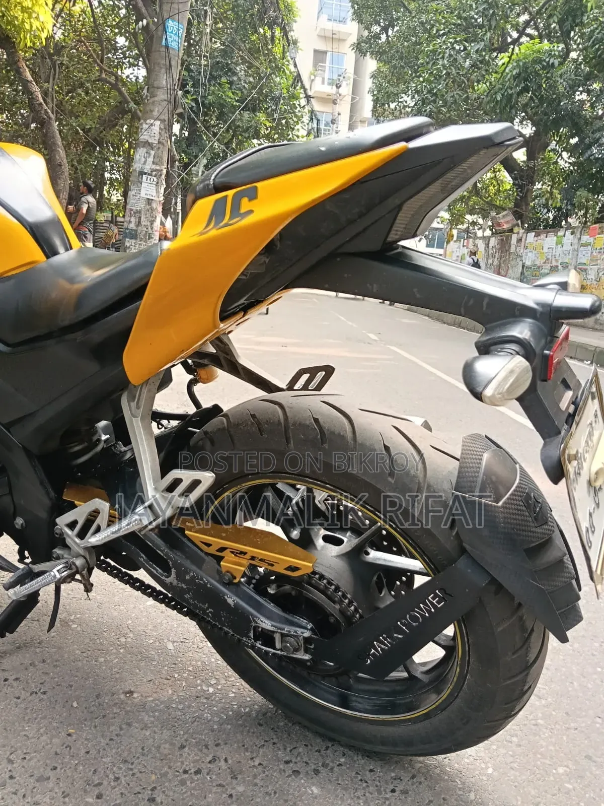 ইয়ামাহা আর১৫ ভি৩ ২০২১ হলুদ