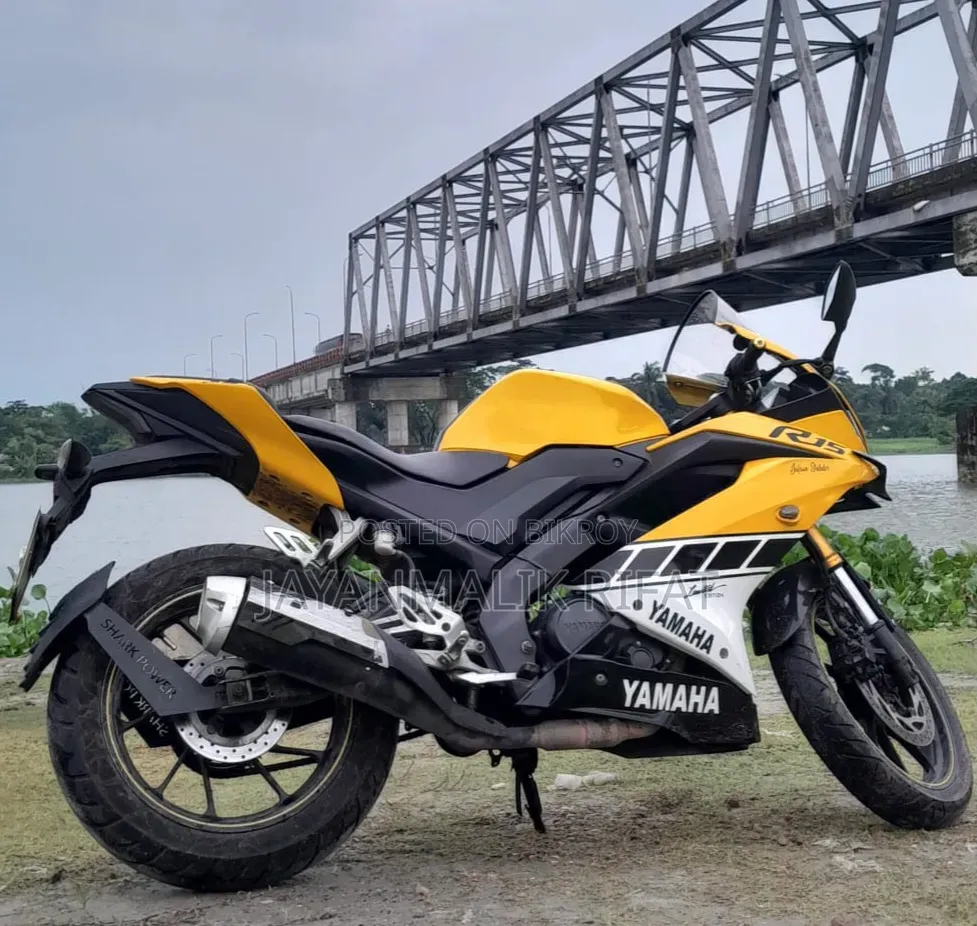 ইয়ামাহা আর১৫ ভি৩ ২০২১ হলুদ
