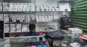 Shop for sale on the main road of Farmgate at Sezan Point Market ground floor