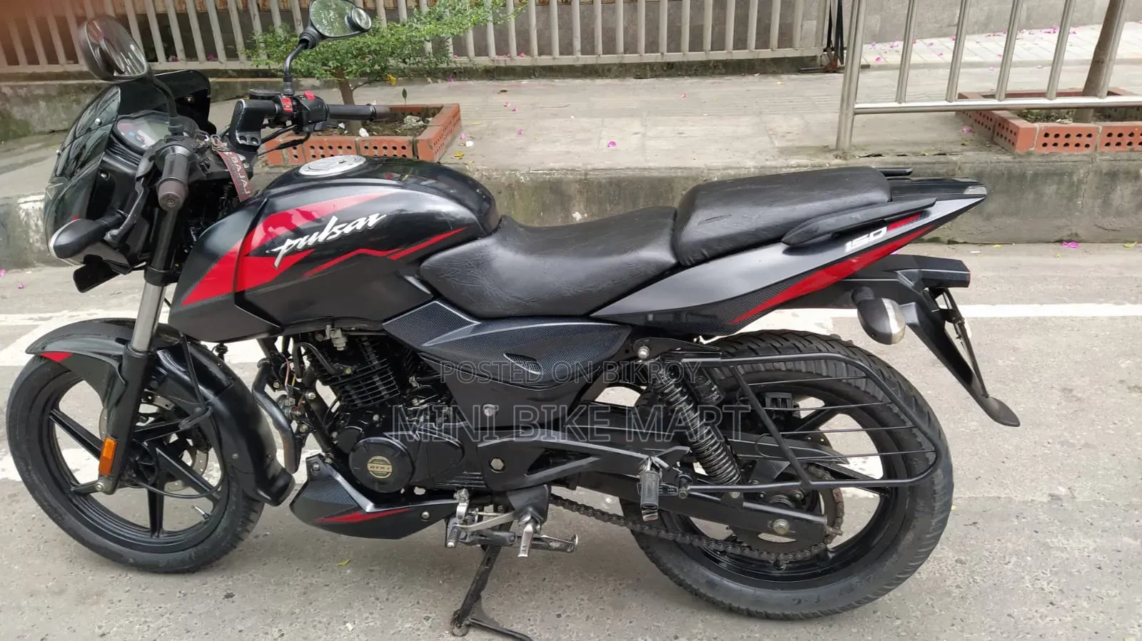 বাজাজ পালসার ১৫০ ২০২১ কালো