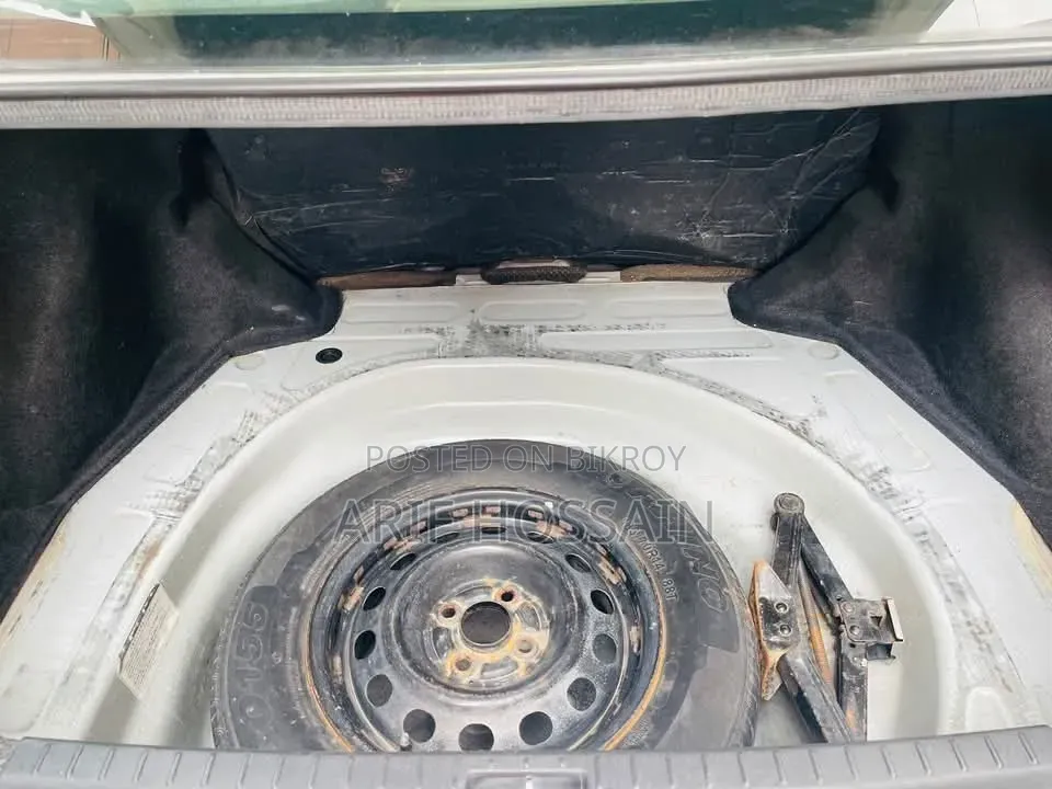 Toyota Corolla Sedan 2005 White