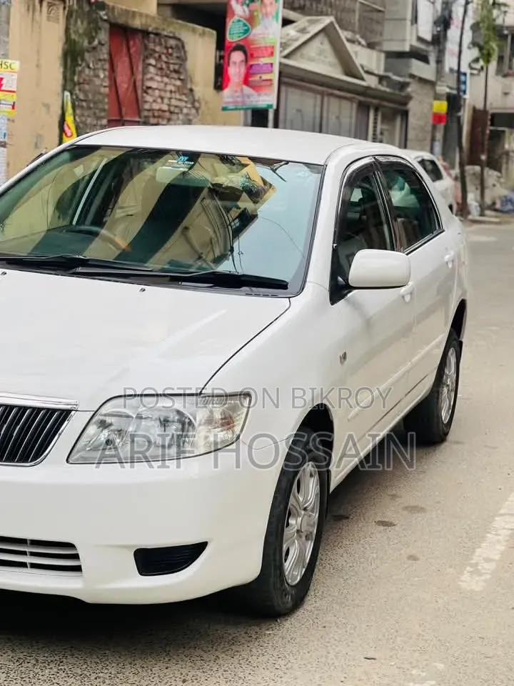 Toyota Corolla Sedan 2005 White