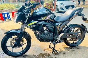 সুজুকি জিক্সার ২০১৯ ব্ল্যাক