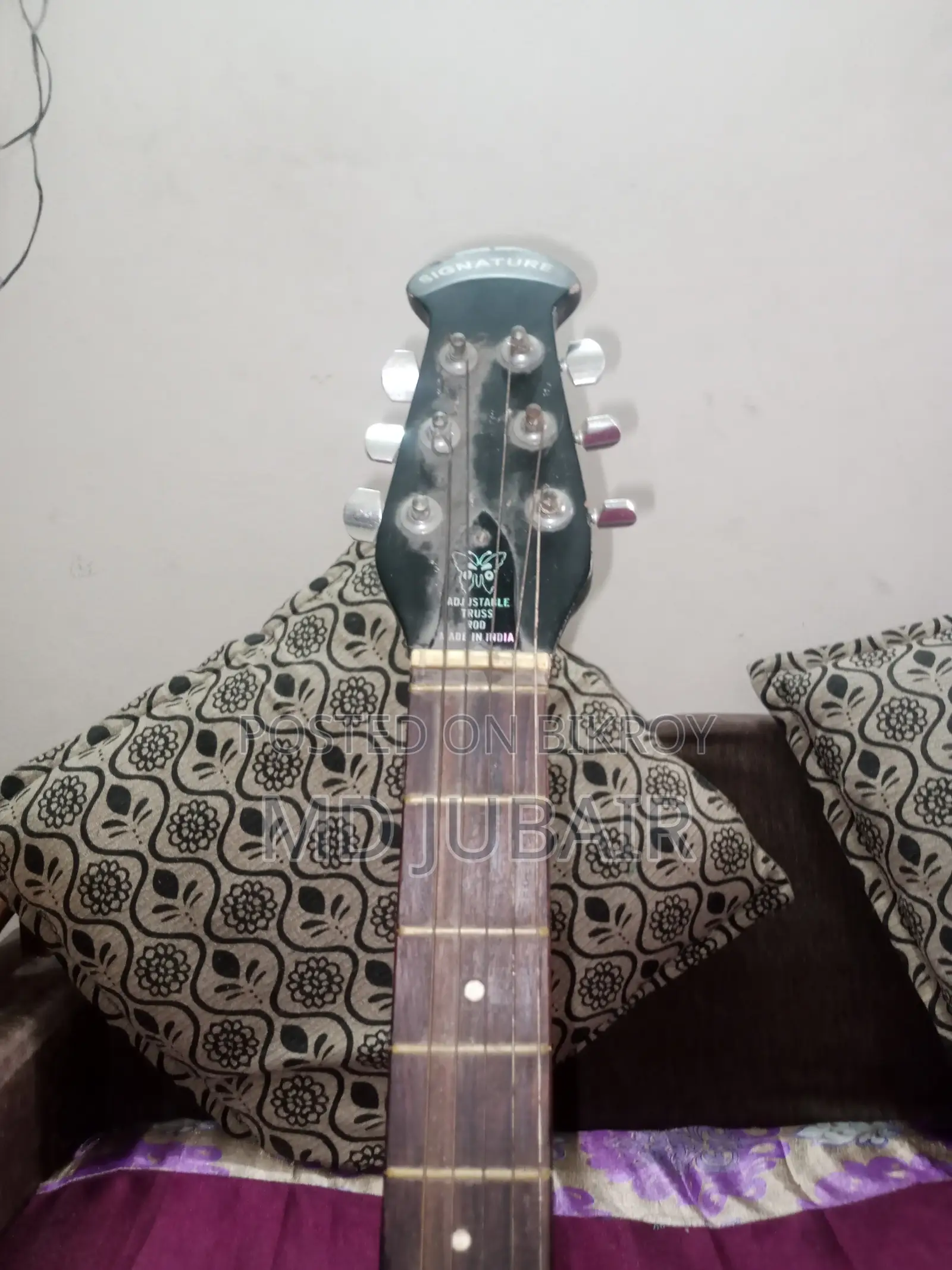 Acoustic Guitar বিক্রি হবে