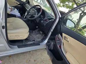 Toyota Premio 2016 Silver