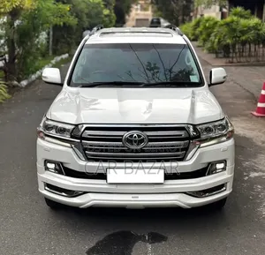 Toyota Land Cruiser 4.5 V8 GXR 2019 White