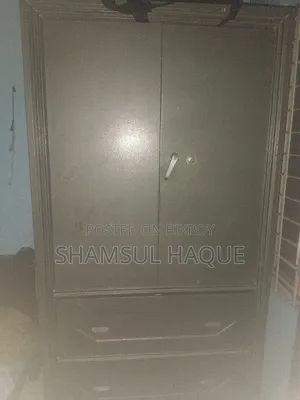 স্টিল আলমিরা