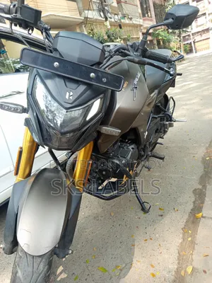 Hero Xtreme 160R 4V 2025 Gold