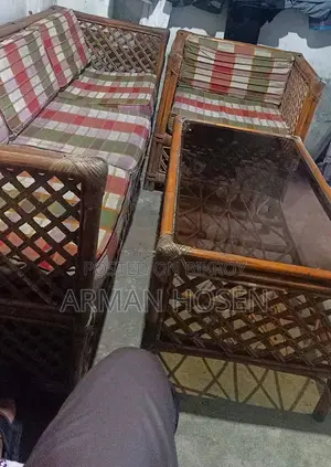 একটি বেতের তৈরী চার সিটের সোফা সেট বিক্রি করা হবে: