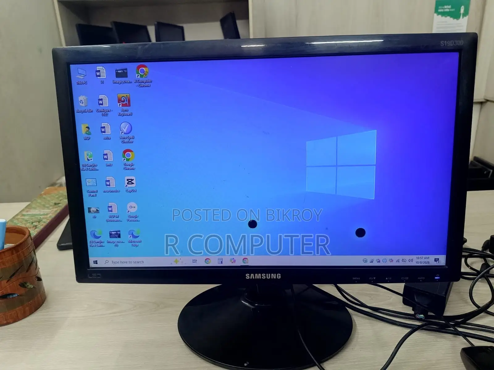Samsung Spotted 19" Monitor