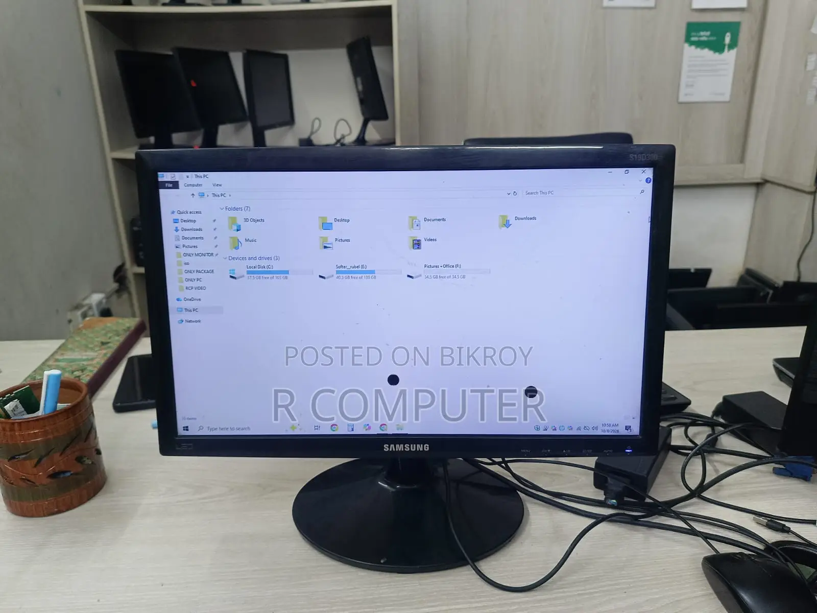 Samsung Spotted 19" Monitor