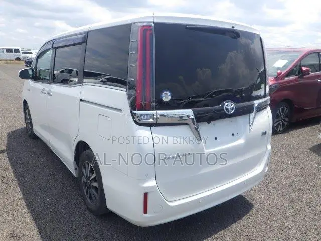 Toyota Esquire 2021 Pearl