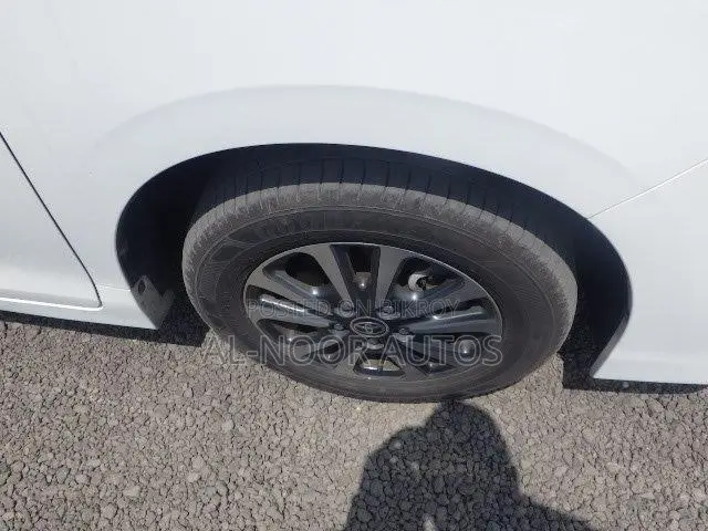 Toyota Esquire 2021 Pearl