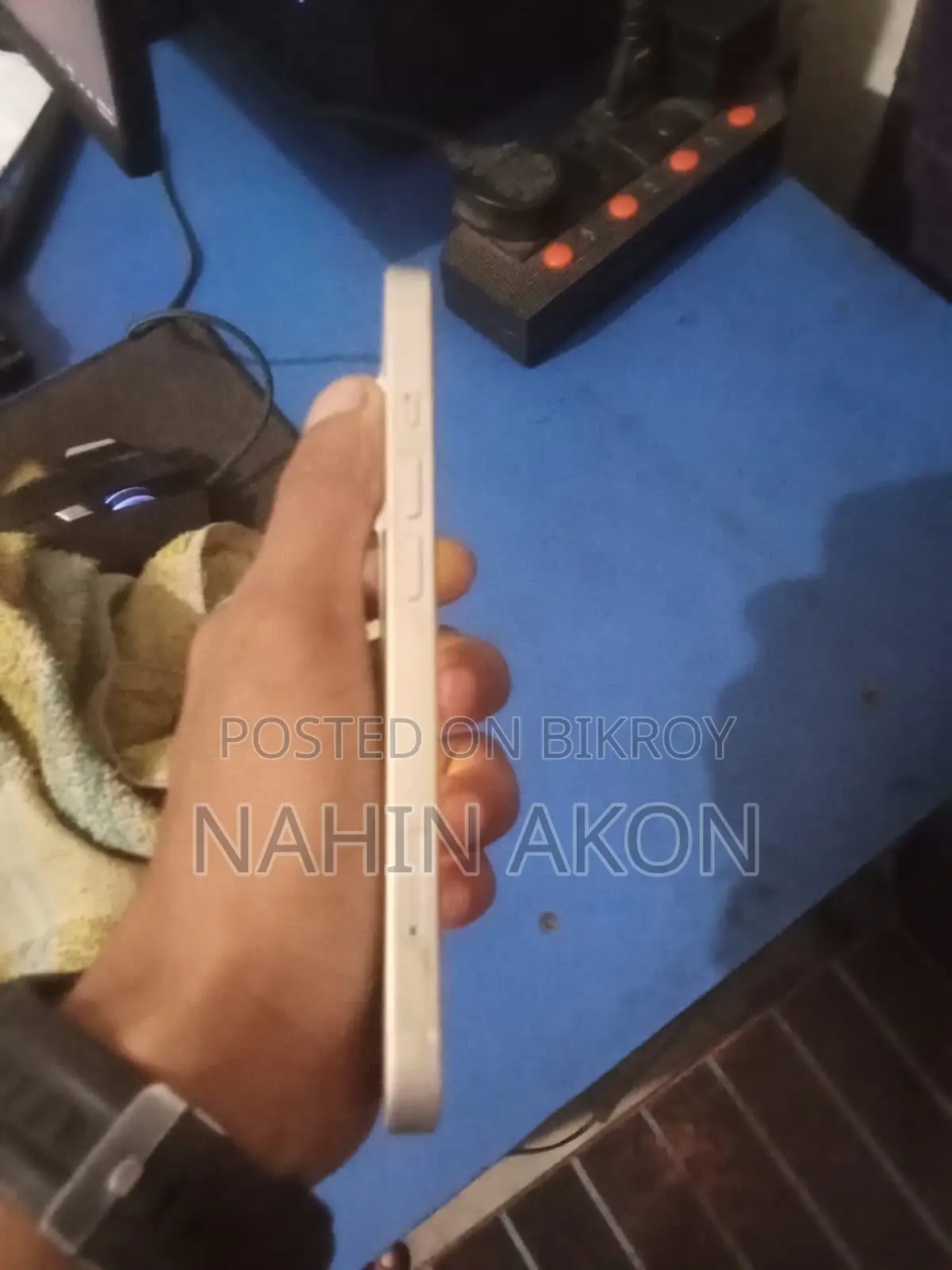 অ্যাপল আইফোন ১৩ ১২৮ জিবি হোয়াইট