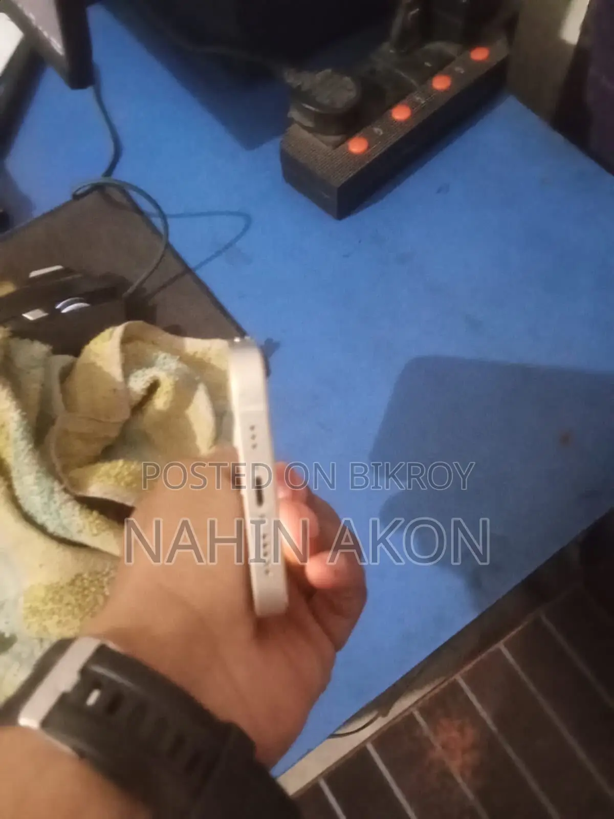 অ্যাপল আইফোন ১৩ ১২৮ জিবি হোয়াইট