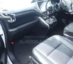 Toyota Esquire 2021 Pearl