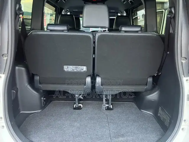 Toyota Esquire 2021 Pearl