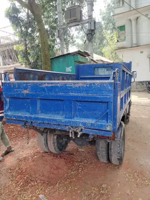 Dumptruck 2005 Model Vehicle Urgent Sale