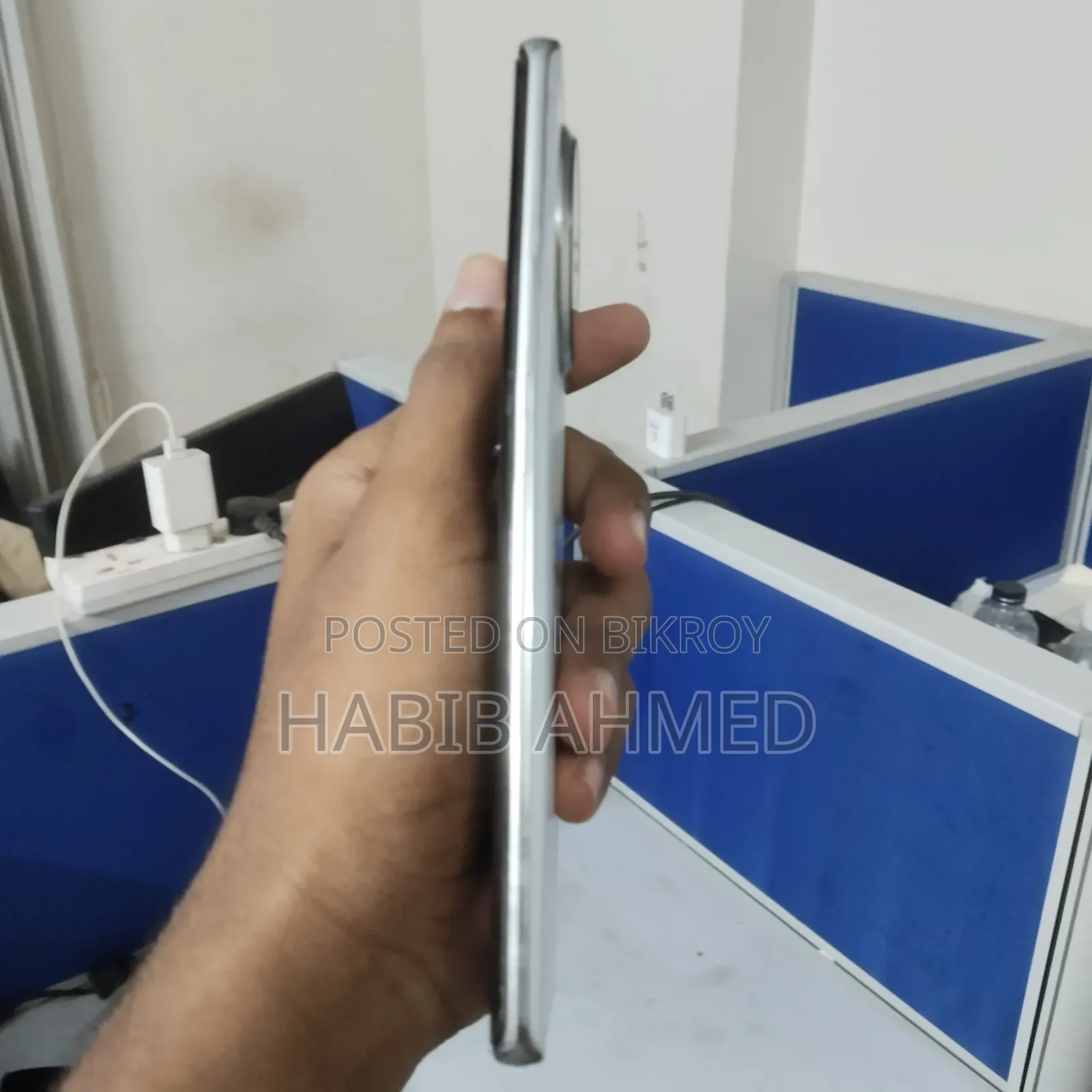 টেকনো স্পার্ক ২০ প্রো প্লাস ২৫৬ জিবি হোয়াইট