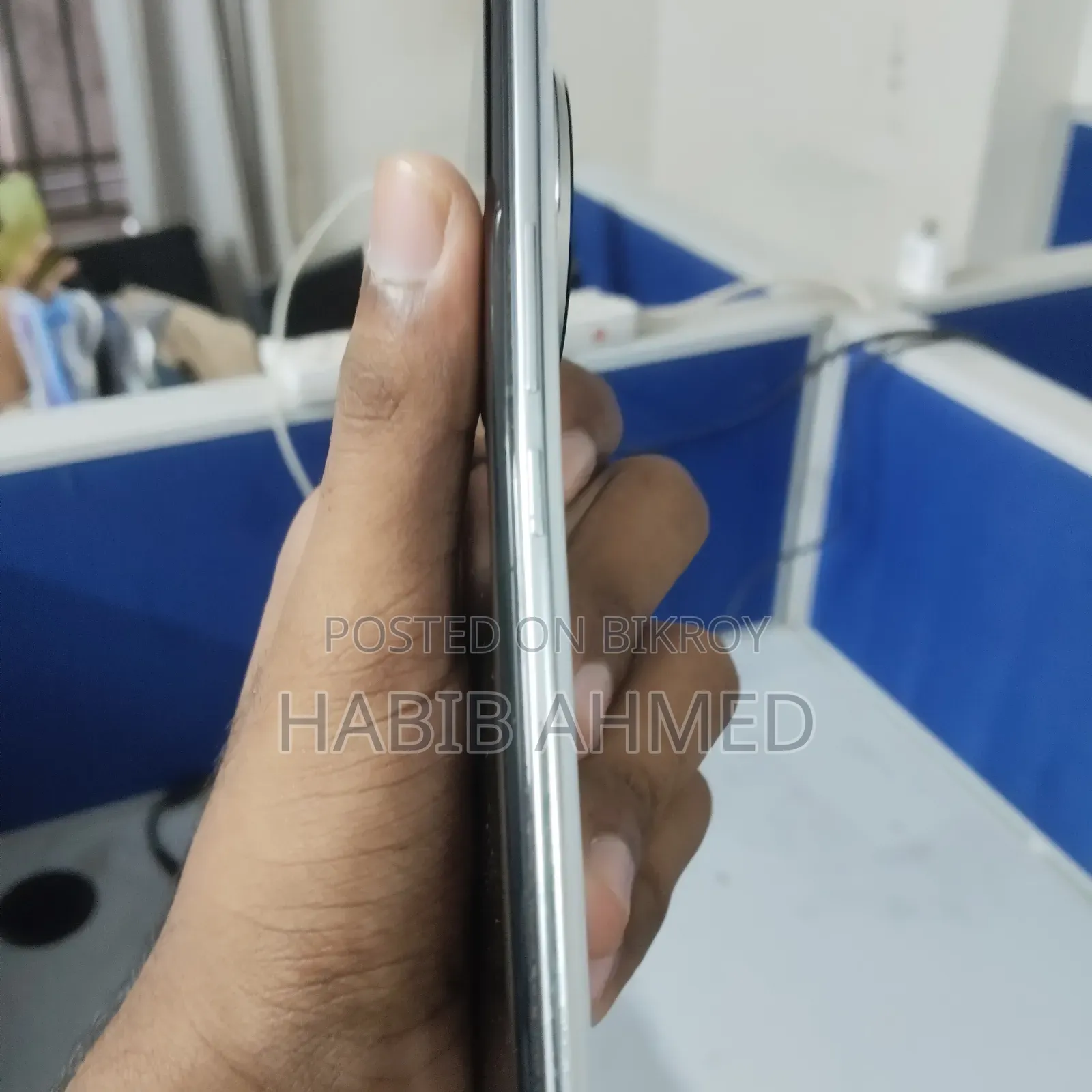 টেকনো স্পার্ক ২০ প্রো প্লাস ২৫৬ জিবি হোয়াইট