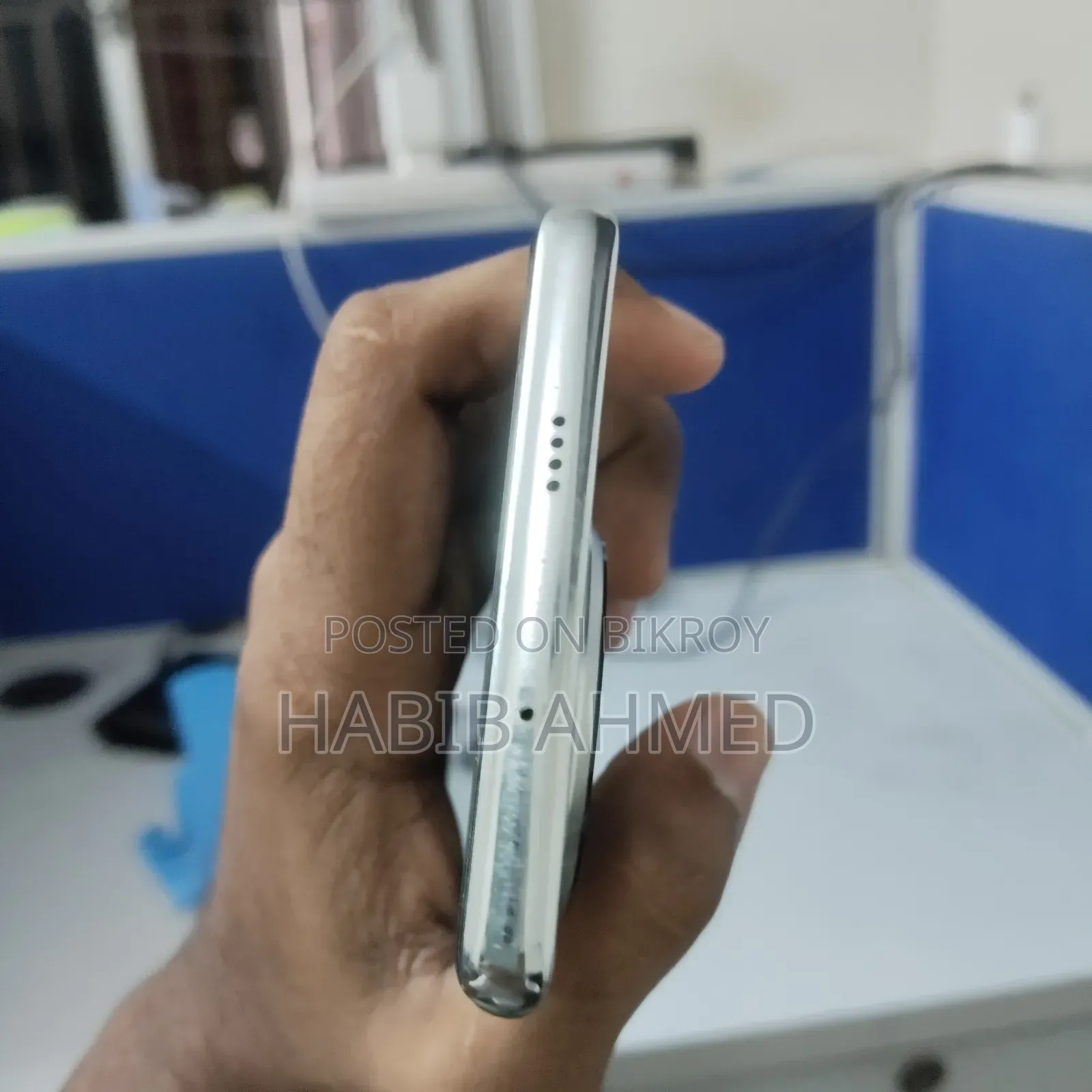 টেকনো স্পার্ক ২০ প্রো প্লাস ২৫৬ জিবি হোয়াইট