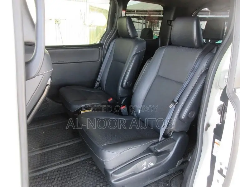 Toyota Esquire 2021 Pearl