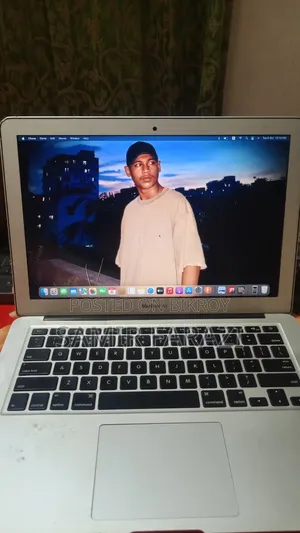 ল্যাপটপ অ্যাপল ম্যাকবুক এয়ার ২০১৭ ৪জিবি ইন্টেল কোর আই৫ এসএসডি ১২৮জিবি