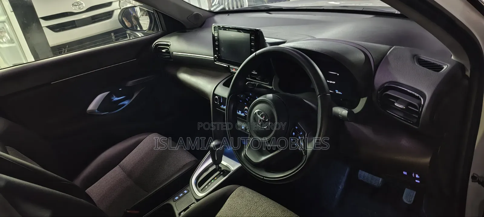 Toyota Yaris 2021 Pearl