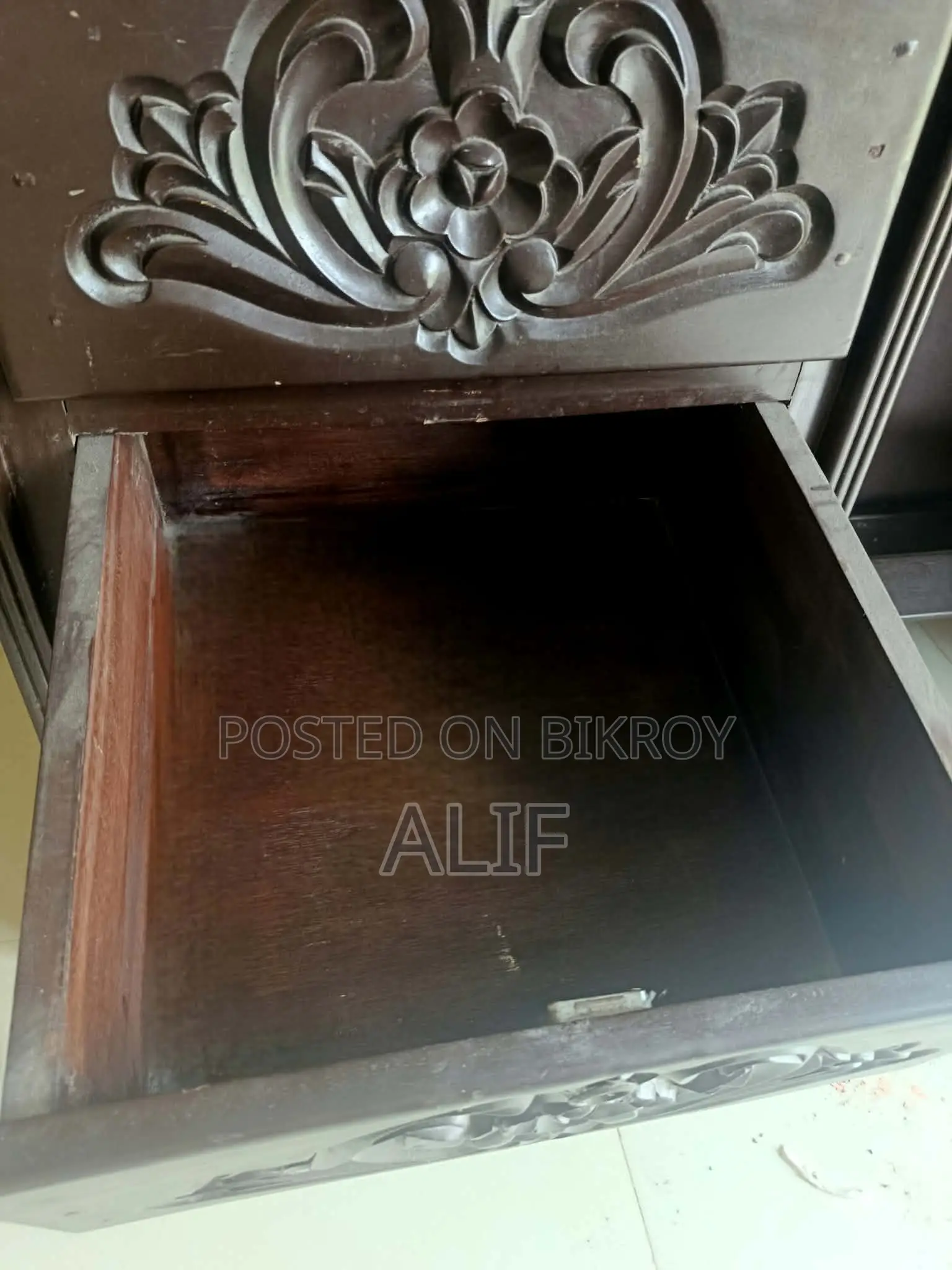 উডেন ড্রেসিং টেবিল