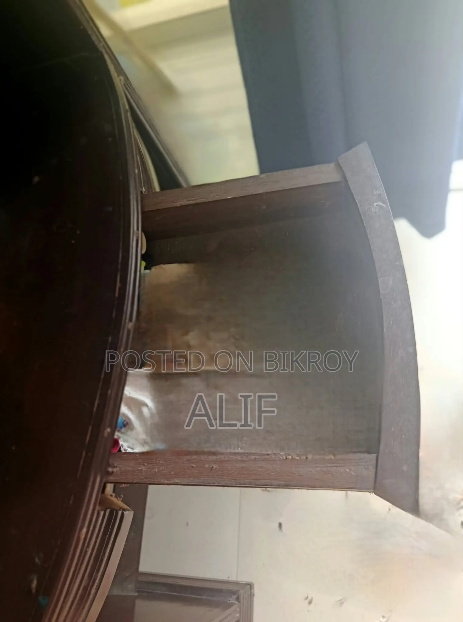 উডেন ড্রেসিং টেবিল