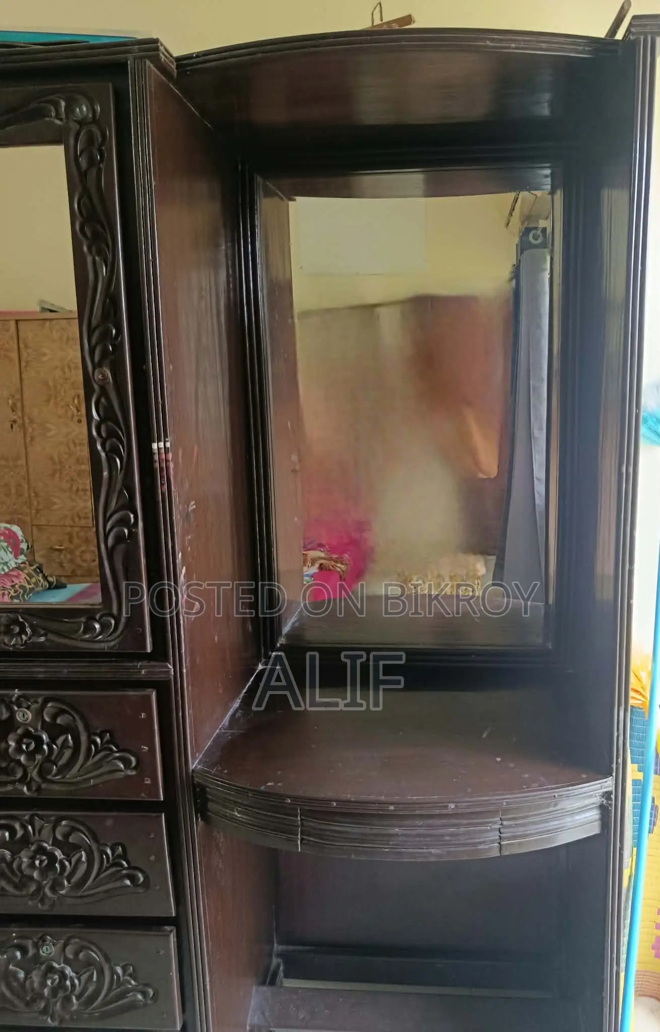 উডেন ড্রেসিং টেবিল