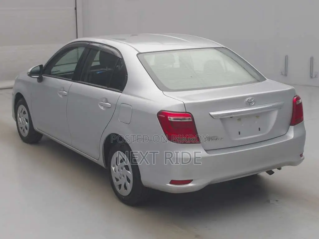 Toyota Axio 2021 Silver