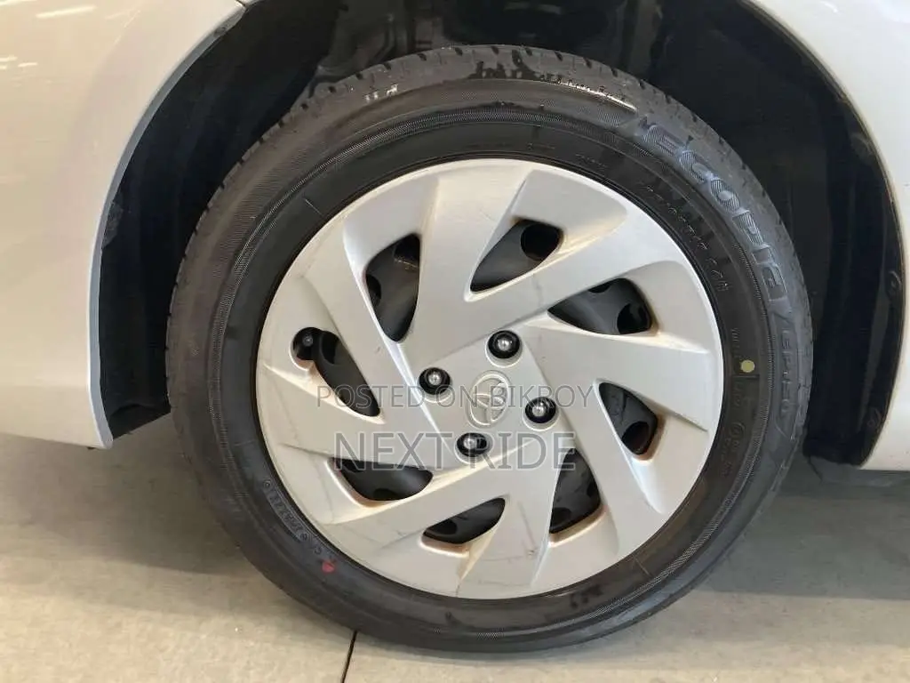 Toyota Axio 2021 Silver