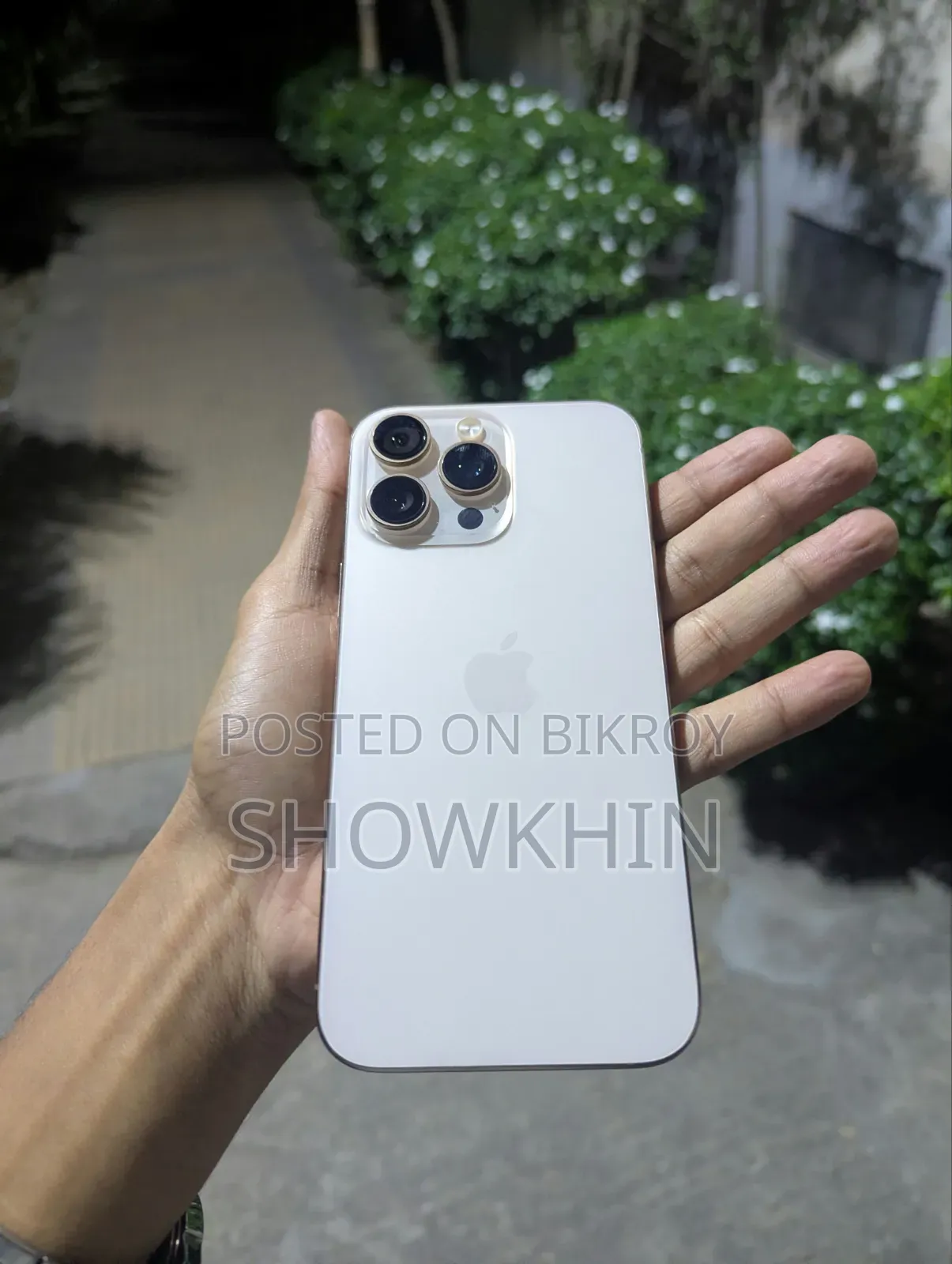 অ্যাপল আইফোন ১৬ প্রো ম্যাক্স ২৫৬ জিবি হোয়াইট