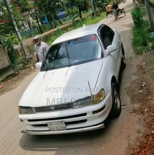 টয়োটা করোল্লা অটোমেটিক ১৯৯৫ সাদা