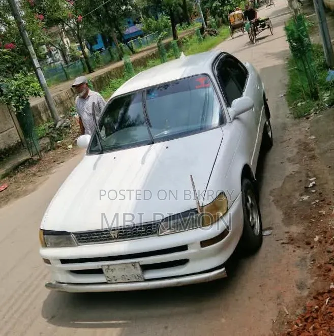 টয়োটা করোল্লা অটোমেটিক ১৯৯৫ সাদা