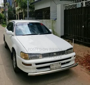 টয়োটা করোল্লা অটোমেটিক ১৯৯৫ সাদা