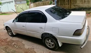 টয়োটা করোল্লা অটোমেটিক ১৯৯৫ সাদা