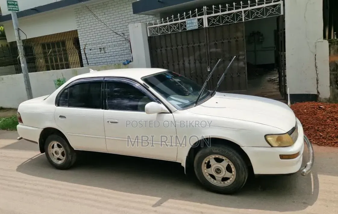 টয়োটা করোল্লা অটোমেটিক ১৯৯৫ সাদা
