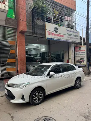 টয়োটা অ্যাক্সিও ২০২০ সাদা