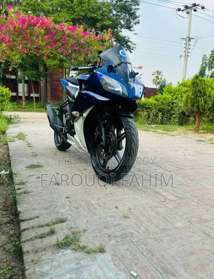 ইয়ামাহা ওয়াইজেডএফ-আর ২০১২ নীল