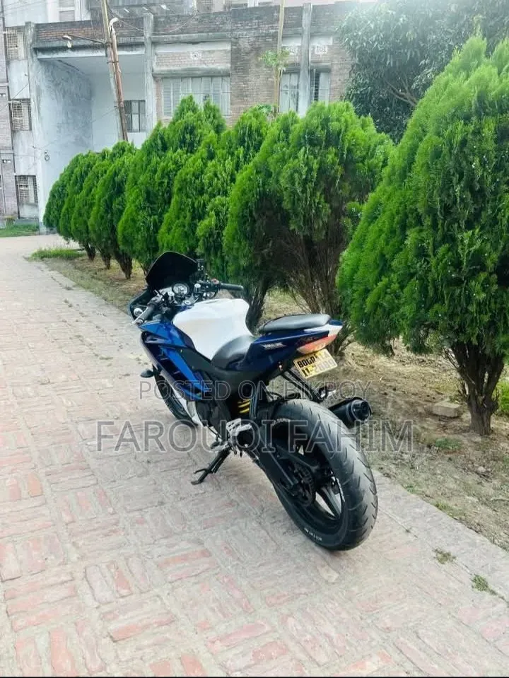 ইয়ামাহা ওয়াইজেডএফ-আর ২০১২ নীল